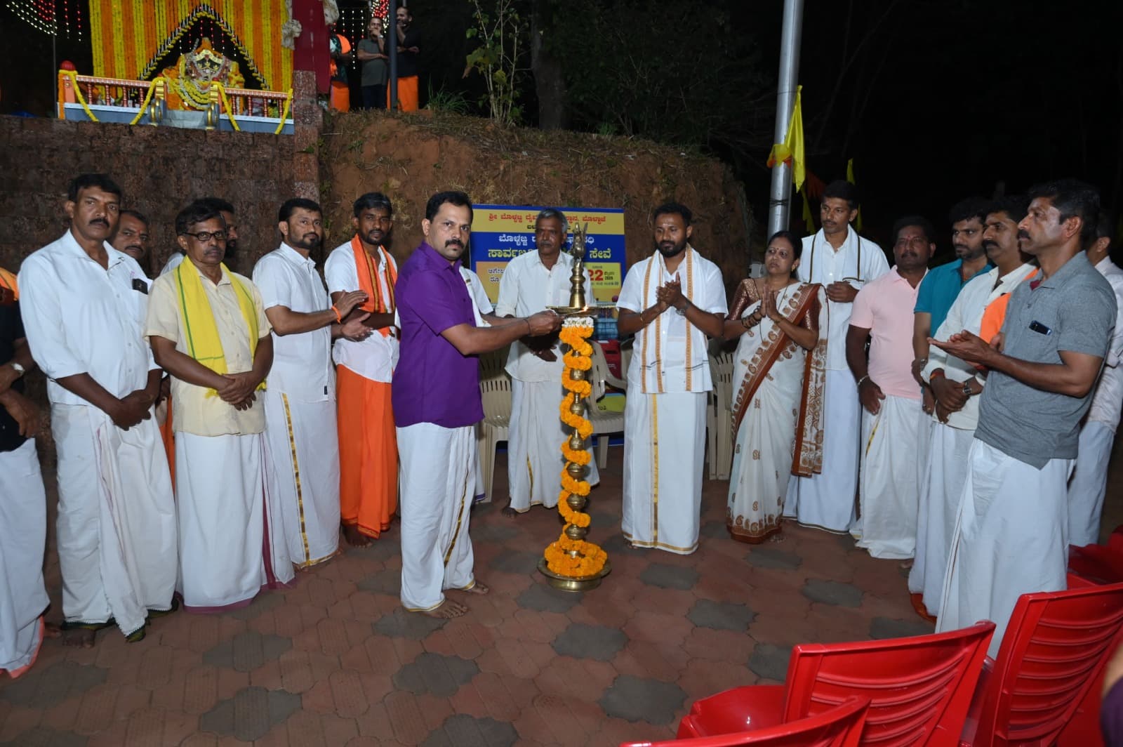 ಬೊಳ್ಳಜ್ಜ ದೈವದ ಮೂಲಸ್ಥಾನದಲ್ಲಿ ಸಾರ್ವಜನಿಕರಿಂದ ಅಗೇಲು ಸೇವೆ