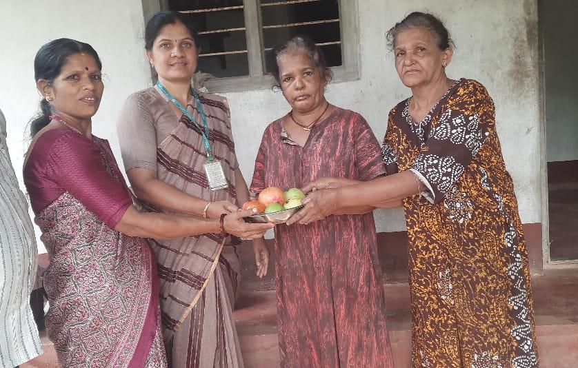 ಮಹಿಳಾ ಜ್ಞಾನ ವಿಕಾಸ ಕಾರ್ಯಕ್ರಮದ ಅಧ್ಯಕ್ಷ ರಾದ ಶ್ರೀಮತಿ ಹೇಮಾವತಿ ವಿ ಹೆಗ್ಗಡೆಯವರ ಜನ್ಮದಿನದ ಪ್ರಯುಕ್ತ ಬಂಟ್ವಾಳ ತಾಲೂಕಿನಾದ್ಯಂತ ಅಶಕ್ತರಿಗೆ ಹಣ್ಣು ಹಂಪಲು ವಿತರಣೆ